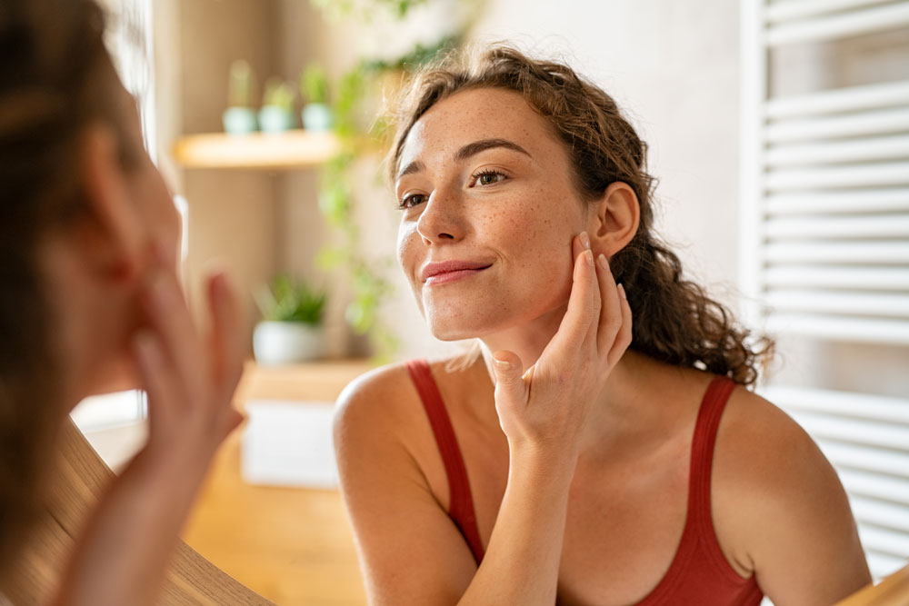 Unlock Vitamin C Serum's Power! Brighter Skin, Faded Wrinkles. Learn How & Why It Works in our blog post